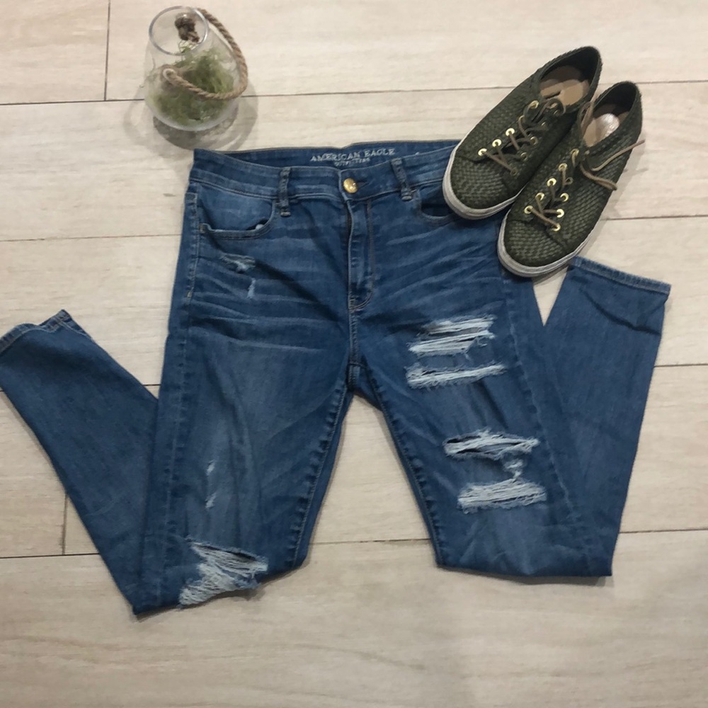 AE Size 10 Ripped Jeans. EUC